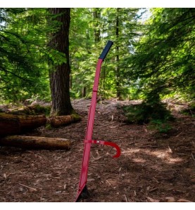 Levier d'abattage robuste avec crochet tourne-bille pour la manipulation de troncs et billons.