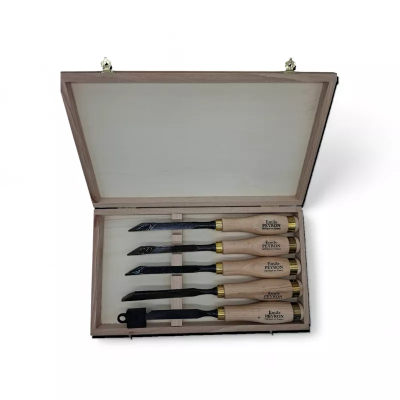 Coffret de 5 bédanes de menuisier forgés (4 à 12 mm) en boîte bois – Émile Peyron Coffret de 5 bédanes de menuisier forgés (4 à 12 mm) en boîte bois – Émile Peyron