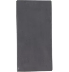 Détail de la texture minérale homogène et du grain fin 1000 de la pierre naturelle à affûter rectangulaire